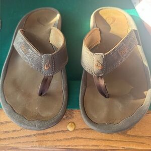 OluKai Brown Flip Flops 10